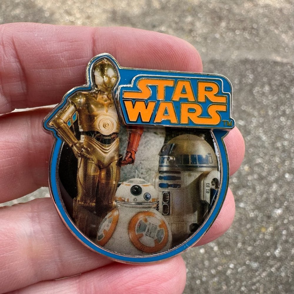 Star Wars Pin Droids C3PO R2D2 BB8 Force Awakens Disney LE Limited Edition Card - Picture 2 of 6